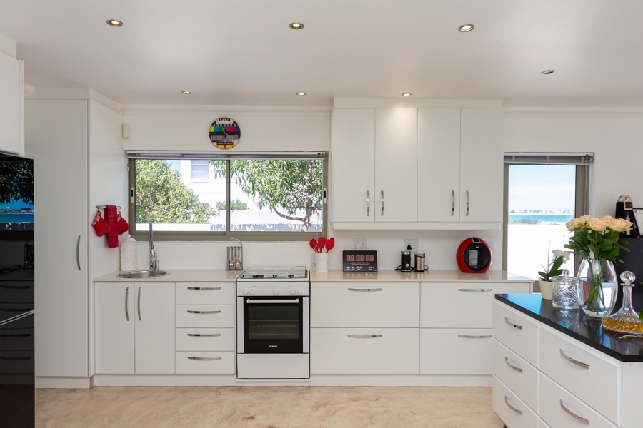 5 Bedroom Property for Sale in Golden Mile Western Cape